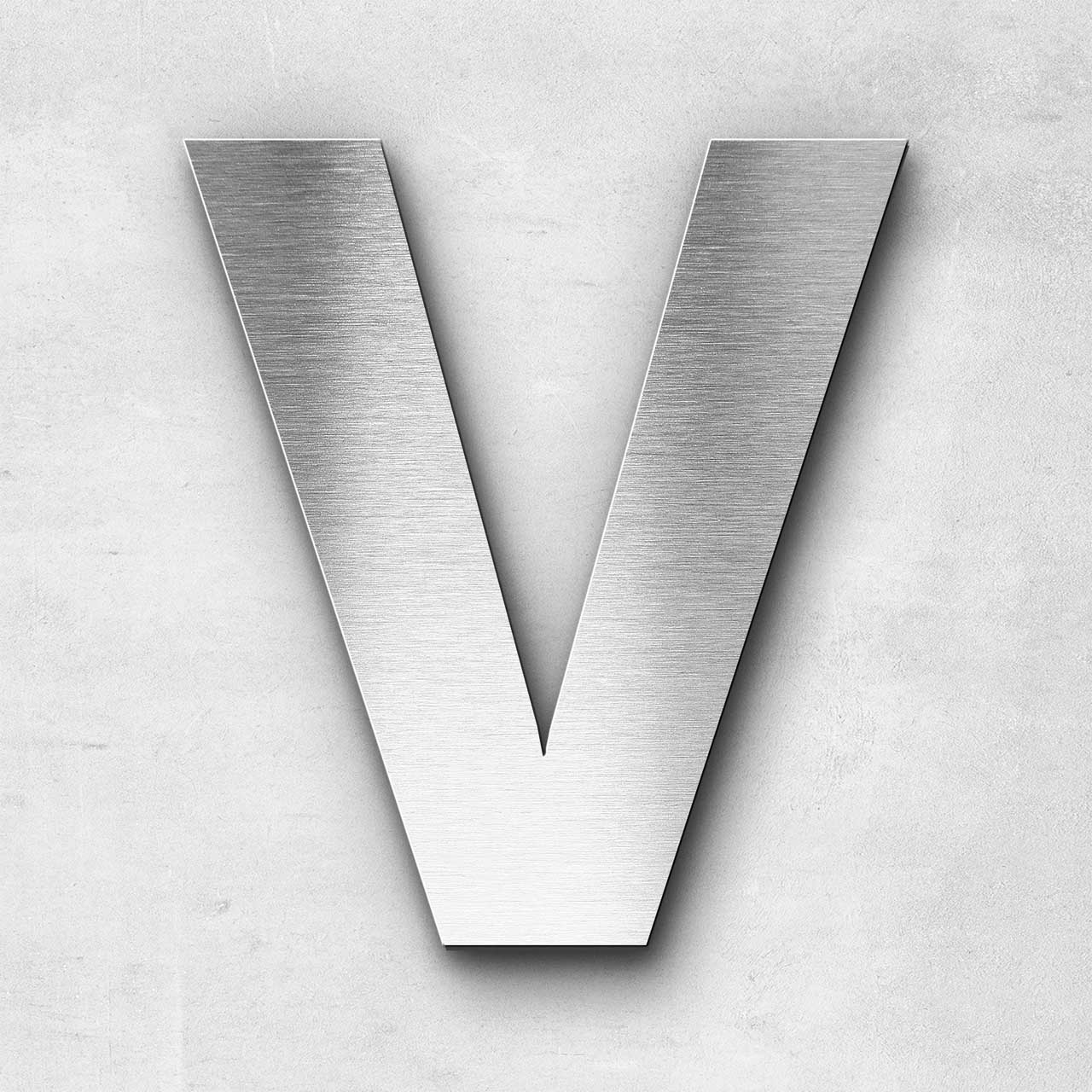 V. Буква v. Металлическая буква v. Серебряная буква v. Буква v черно белая.